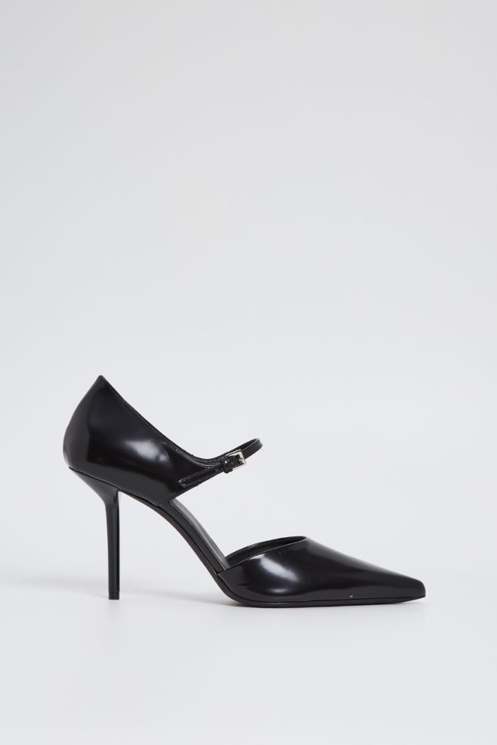 Leather court shoes Intrend