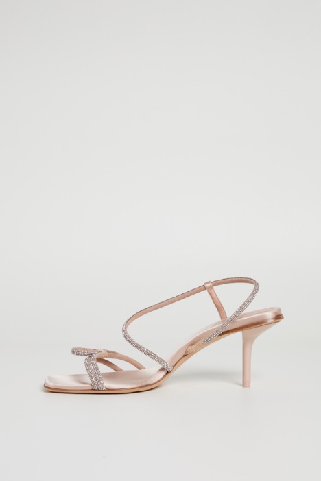 Sandalo in raso con fiocco