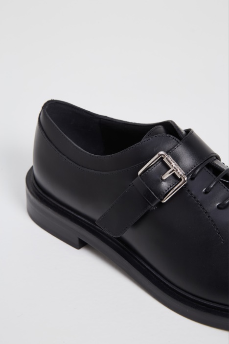 Stringate con fibbia in pelle