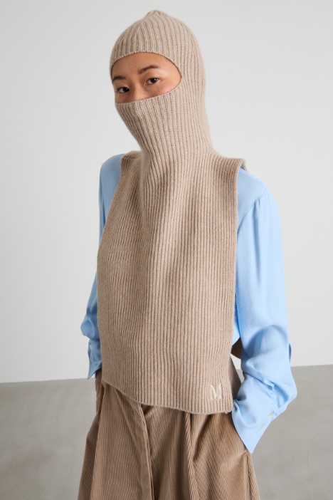 Collo in maglia con passamontagna