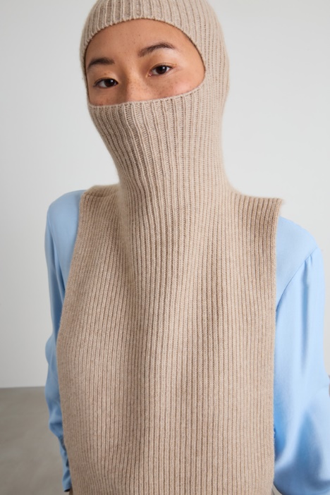 Collo in maglia con passamontagna