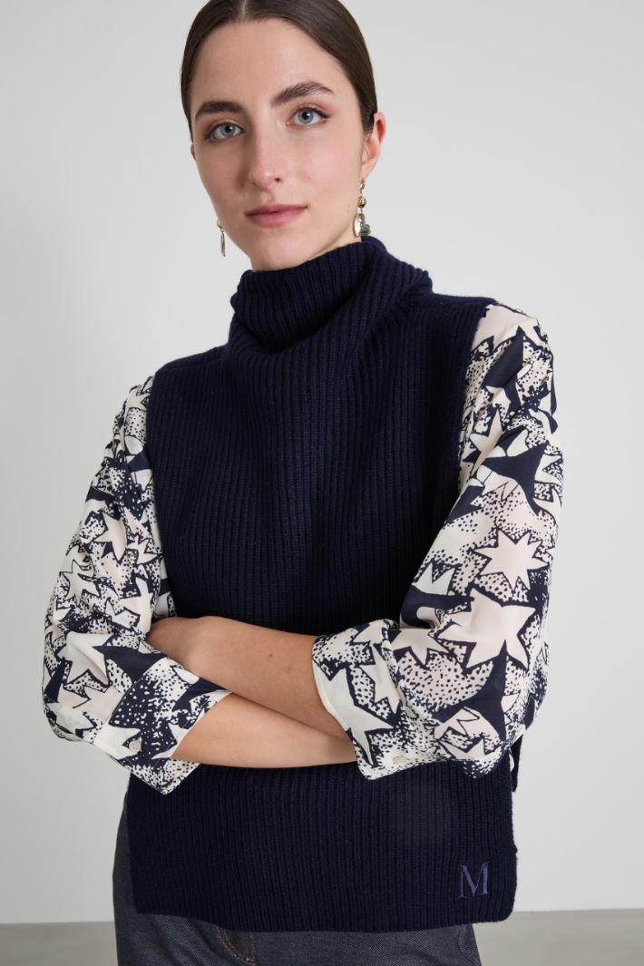 Poncho with a balaclava collar Intrend - 2