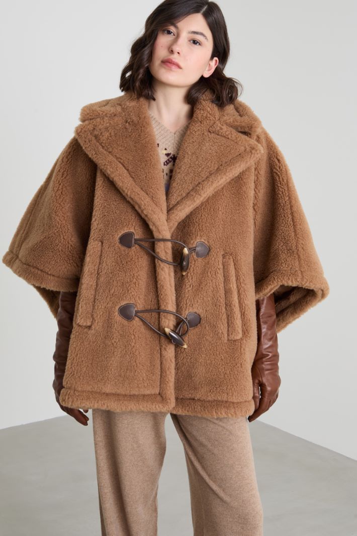 Camel and silk cape Intrend