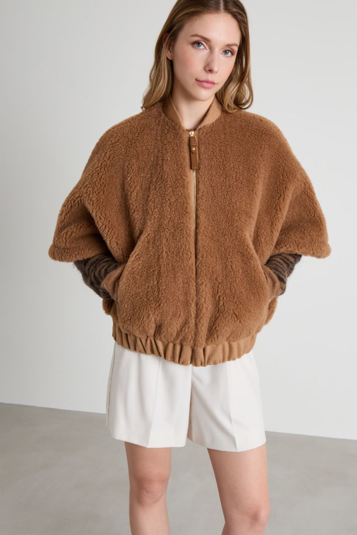 Cappa bomber in tessuto peluche