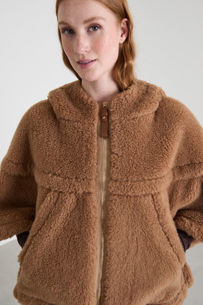Teddy fabric cape Intrend - 2