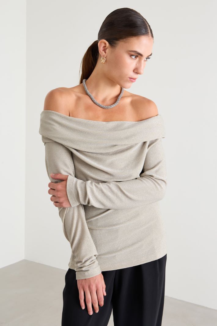 Off-shoulder neckline sweater Intrend