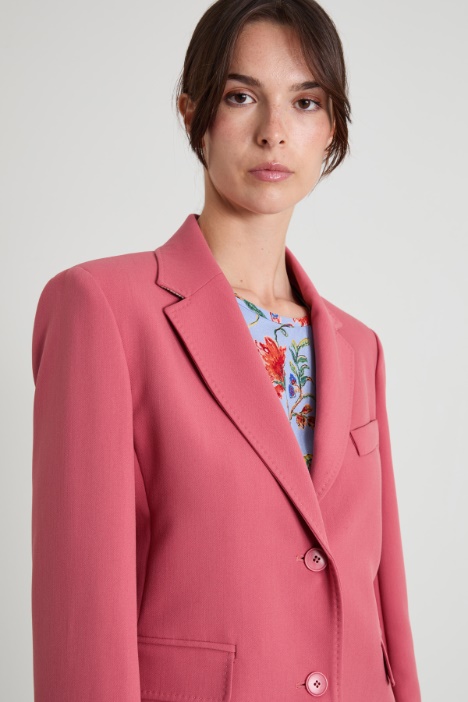 Blazer con costuras visibles