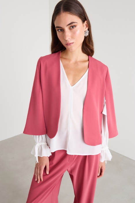Short jacket in flowing fabric Intrend