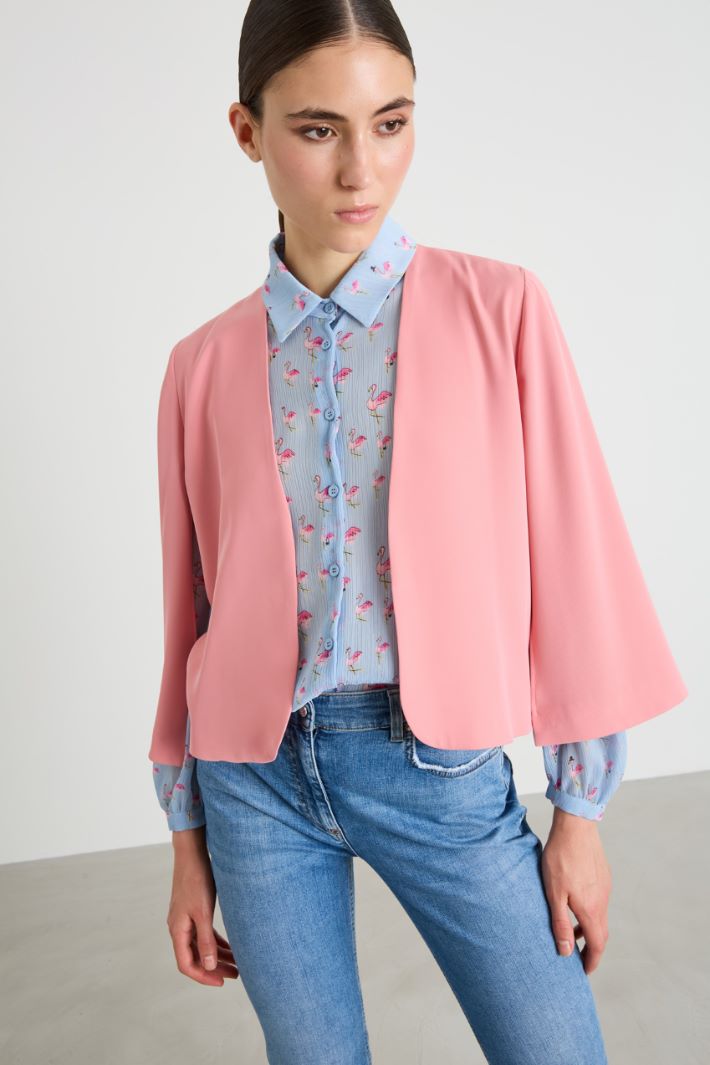 Short jacket in flowing fabric Intrend