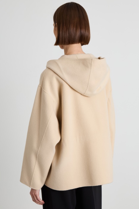 Cappotto corto con cappuccio