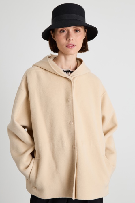 Cappotto corto con cappuccio