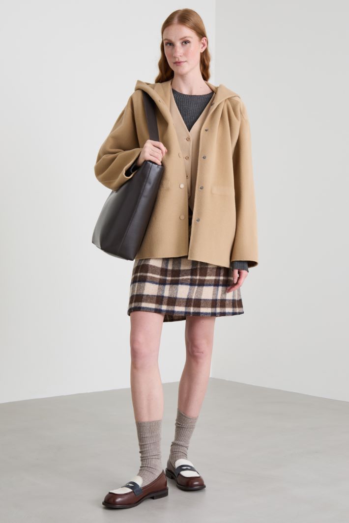Cappotto corto con cappuccio Intrend