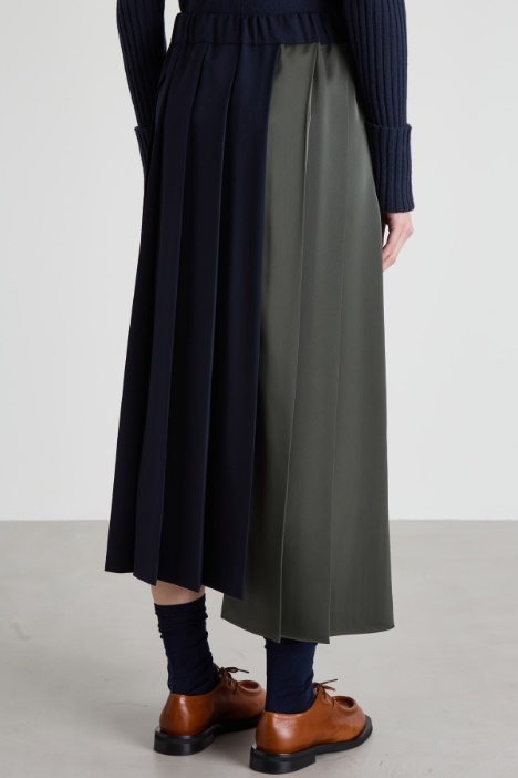 Gonna con pannello in raso