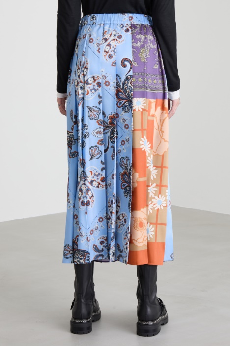 Gonna a pieghe in twill stampato