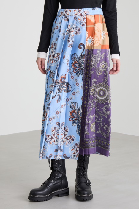 Gonna a pieghe in twill stampato