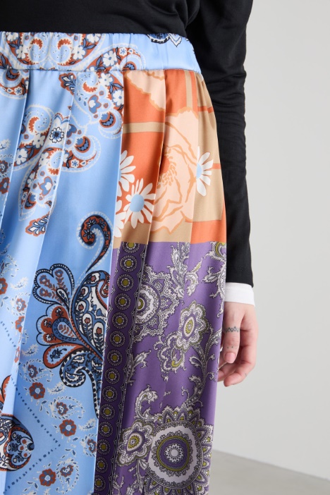 Gonna a pieghe in twill stampato