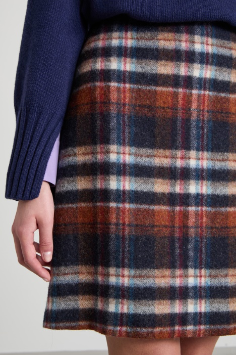 Falda corta de lana a cuadros