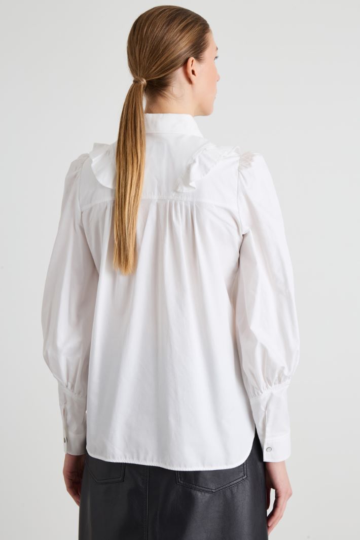 Camisa con volante