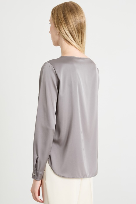 Blusa de raso elástico