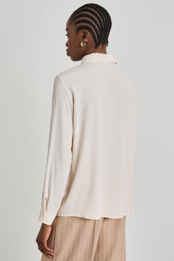 Silk-blend crêpe shirt Intrend - 2