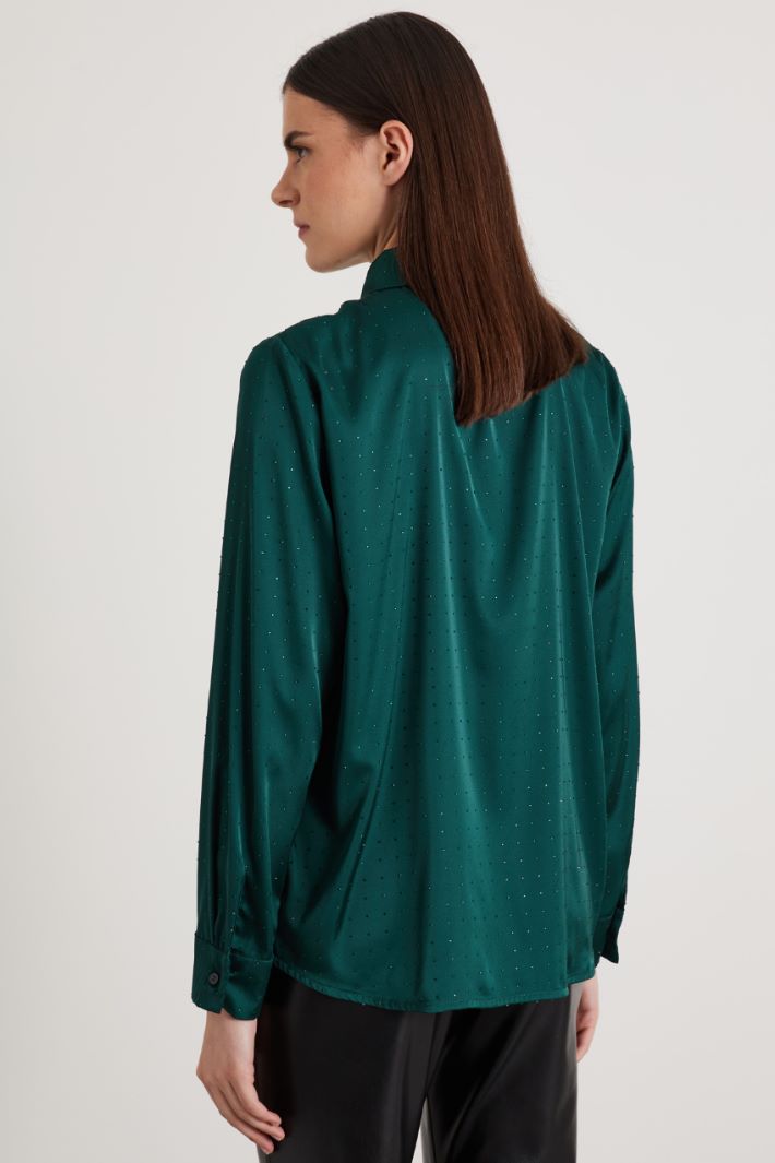 Rhinestone satin shirt Intrend - 2