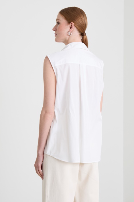 Camicia smanicata con fusciacca