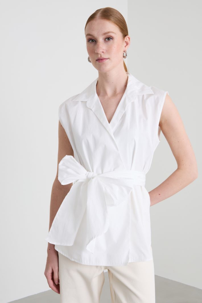 Camicia smanicata con fusciacca Intrend