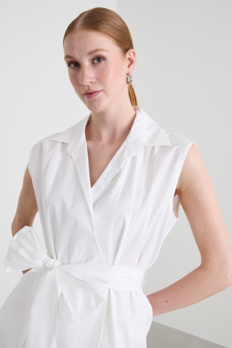 Camicia smanicata con fusciacca