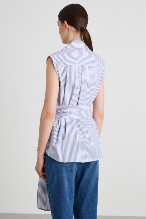 Camicia smanicata con fusciacca