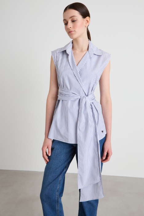 Sleeveless sash shirt Intrend