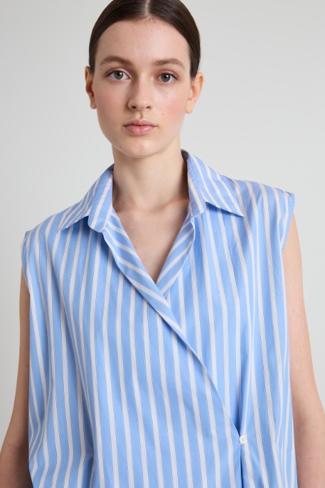 Camicia smanicata con fusciacca