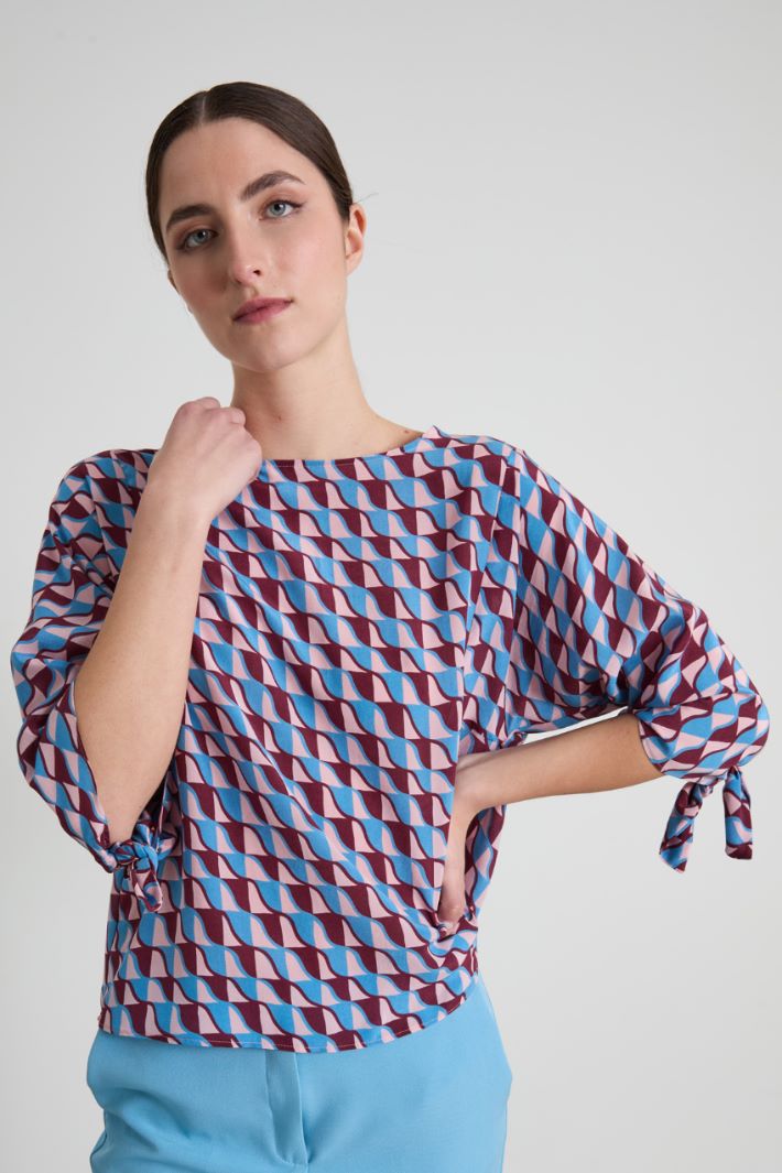 Blusa girocollo in crépe Intrend