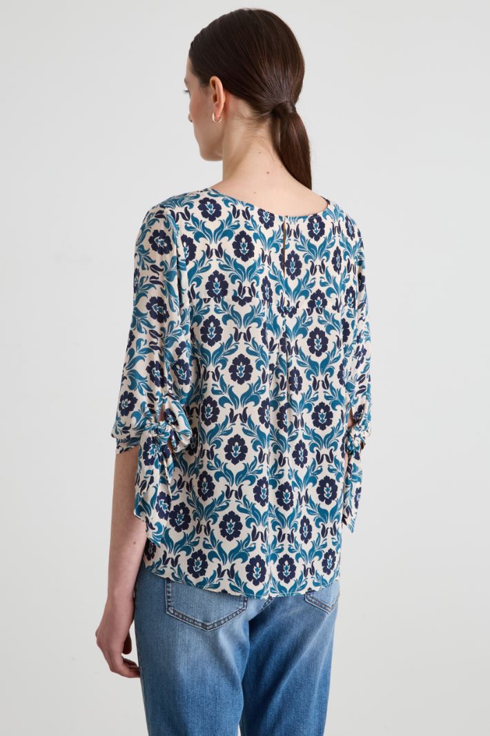 Blusa girocollo in crépe Intrend - 2