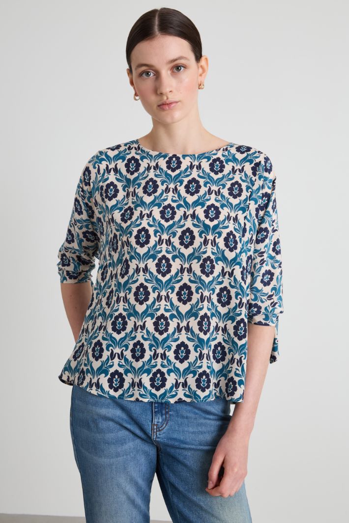 Blusa girocollo in crépe Intrend