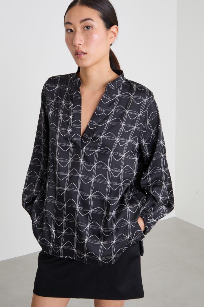 Blusa in twill a fantasia Intrend