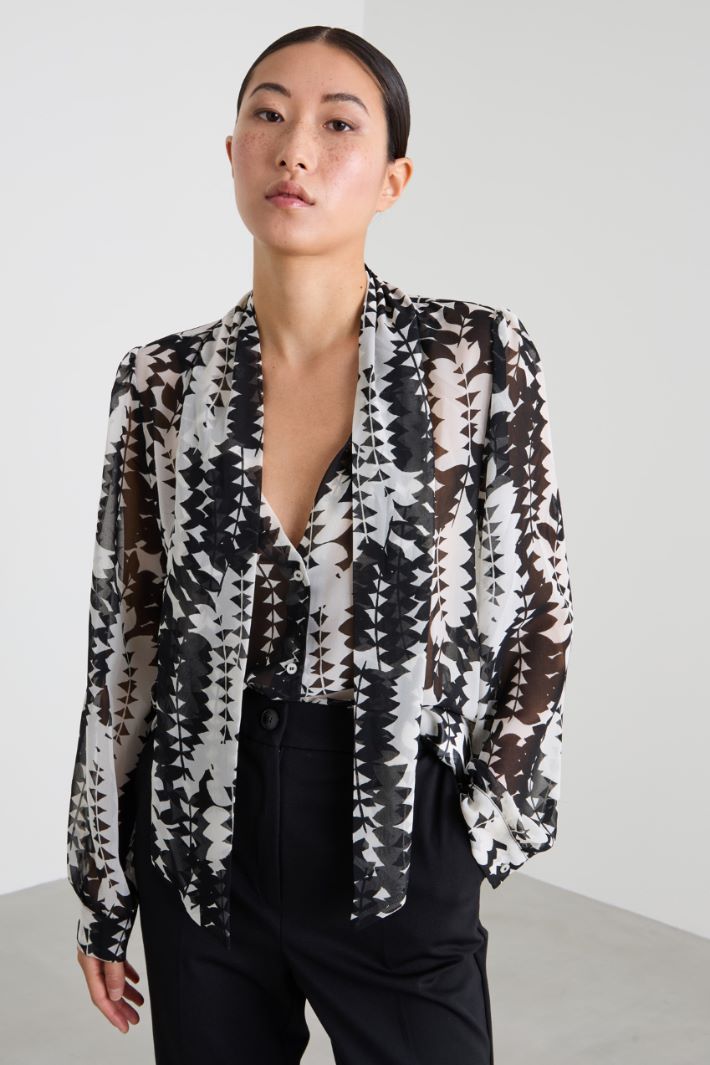 Camicia con foulard Intrend
