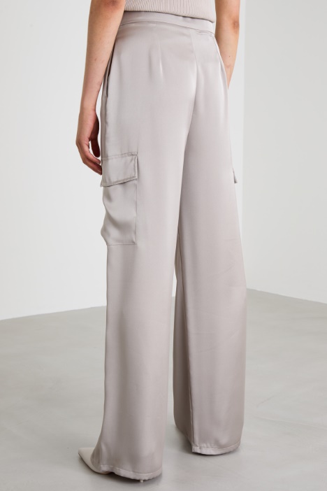 Pantaloni cargo in raso