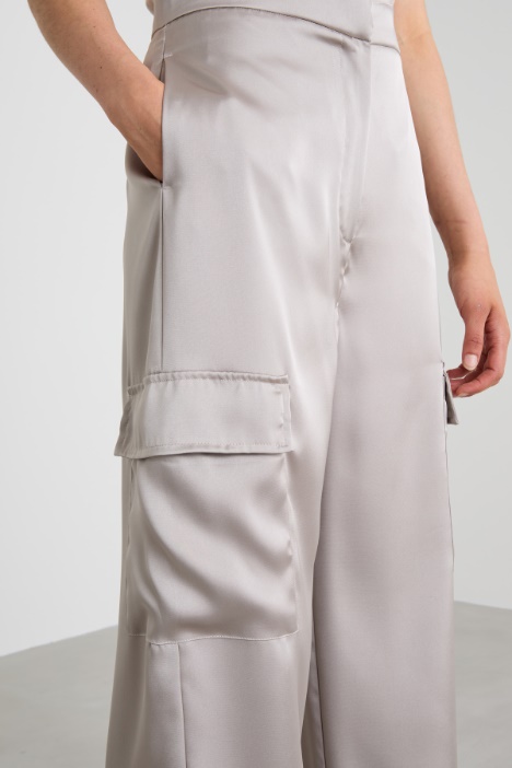Pantaloni cargo in raso