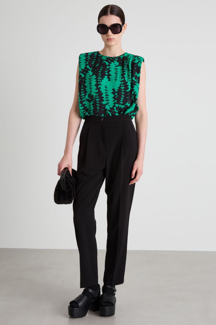 Darted twill trousers Intrend