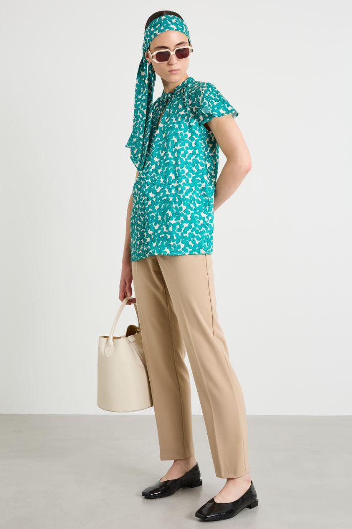 Pantaloni in tessuto diagonale Intrend