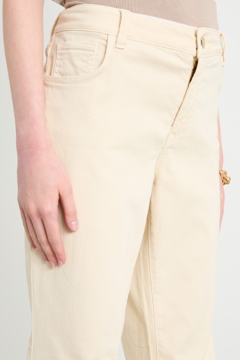 Pantaloni flare in gabardina