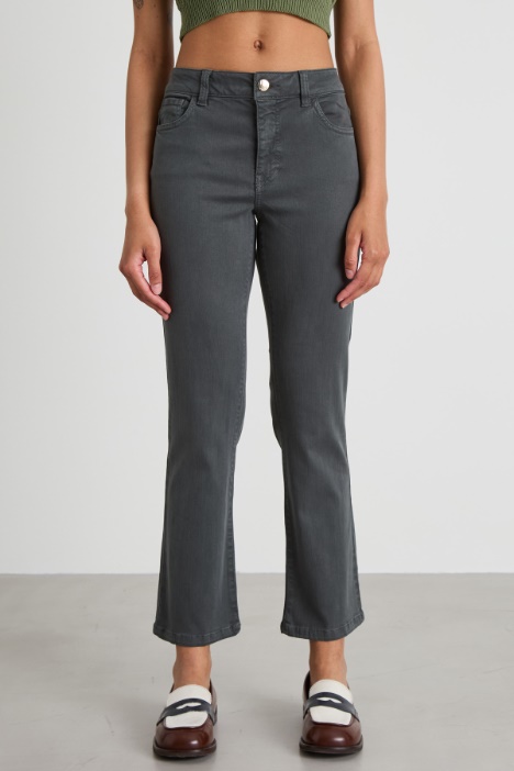 Pantaloni flare in gabardina