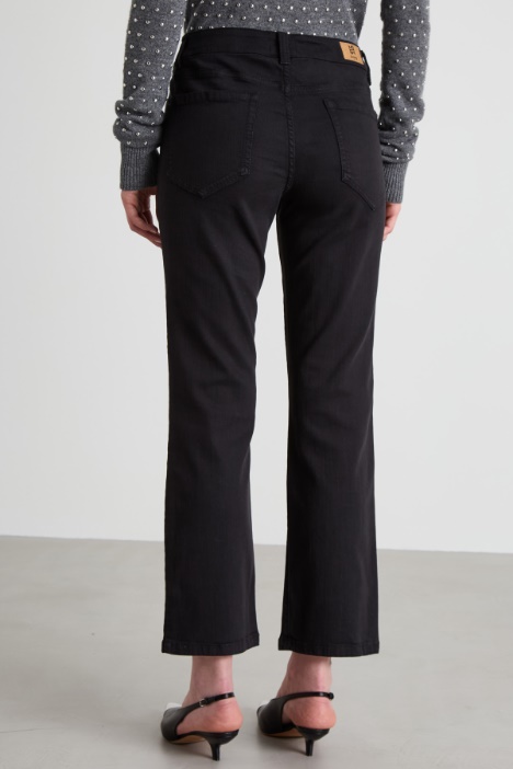 Pantaloni flare in gabardina