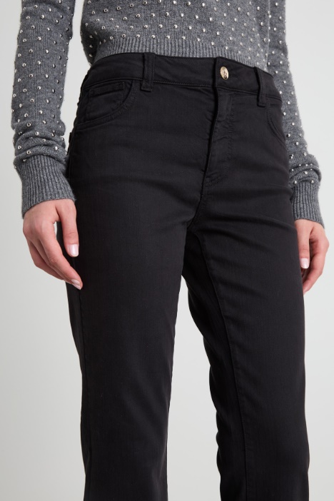 Pantaloni flare in gabardina