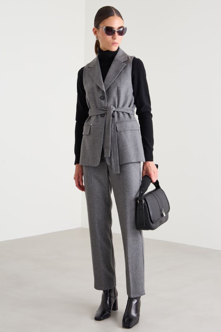 Gilet gessato con cintura