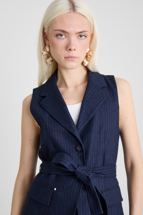 Chaleco de raya diplomática con cinturón