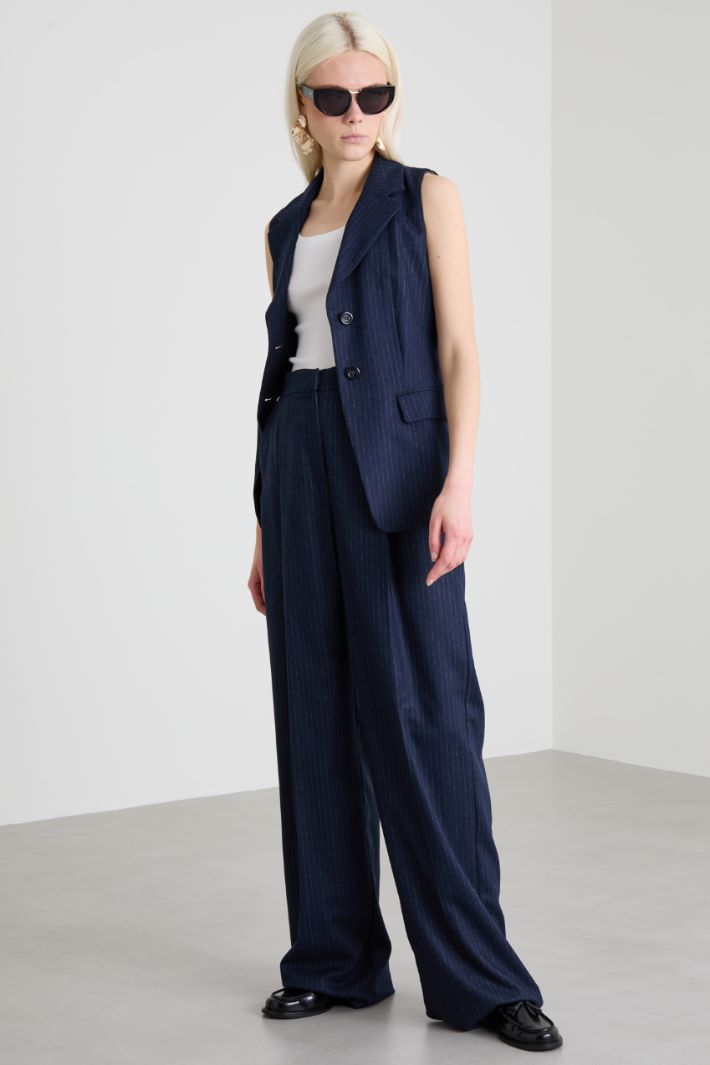Gilet gessato con cintura