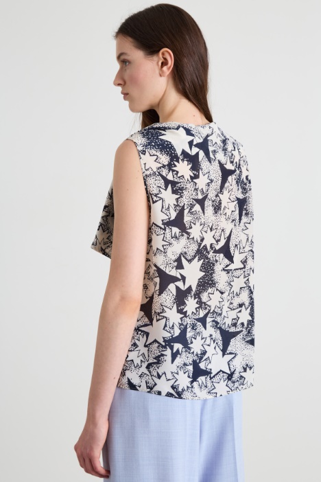 Top con motivo anudado