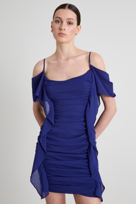 Abito in crépe con arricciature