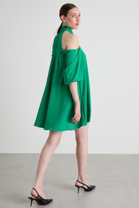 Vestido con cuello halter